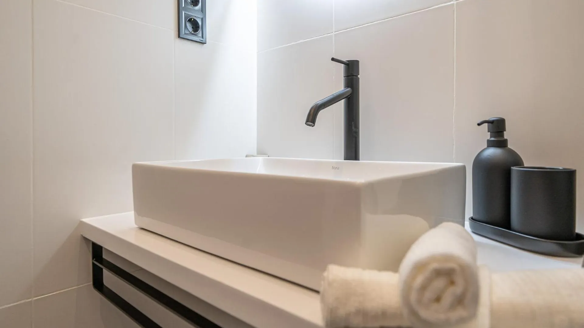 A27- Boutique Apartments, Best Location By Bqa Budapest Lägenhet